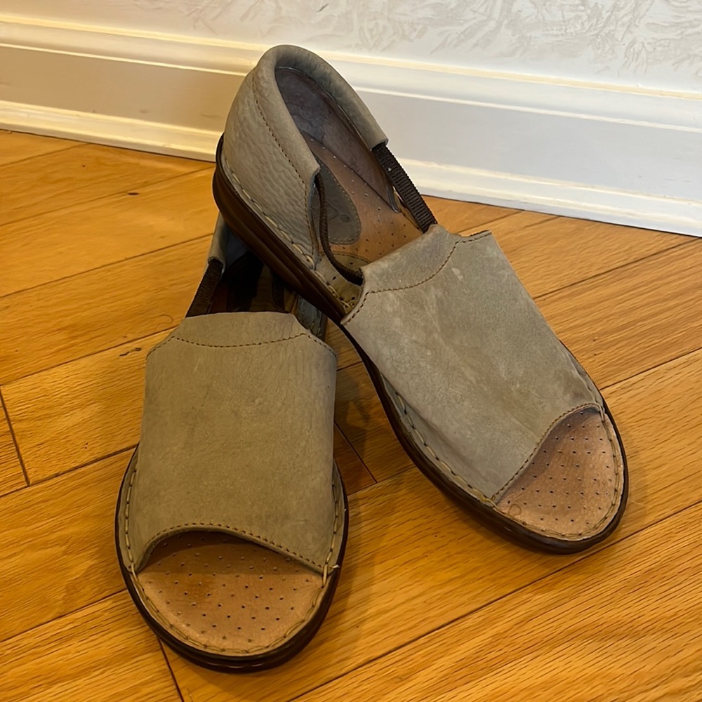 Born Taupe Leather Women's Sandals